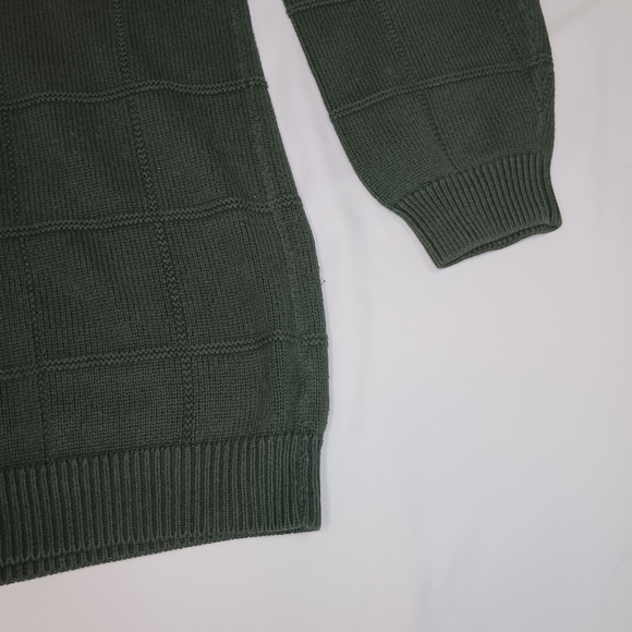 Izod Dark Green Knit Sweater. - Picture 2 of 5
